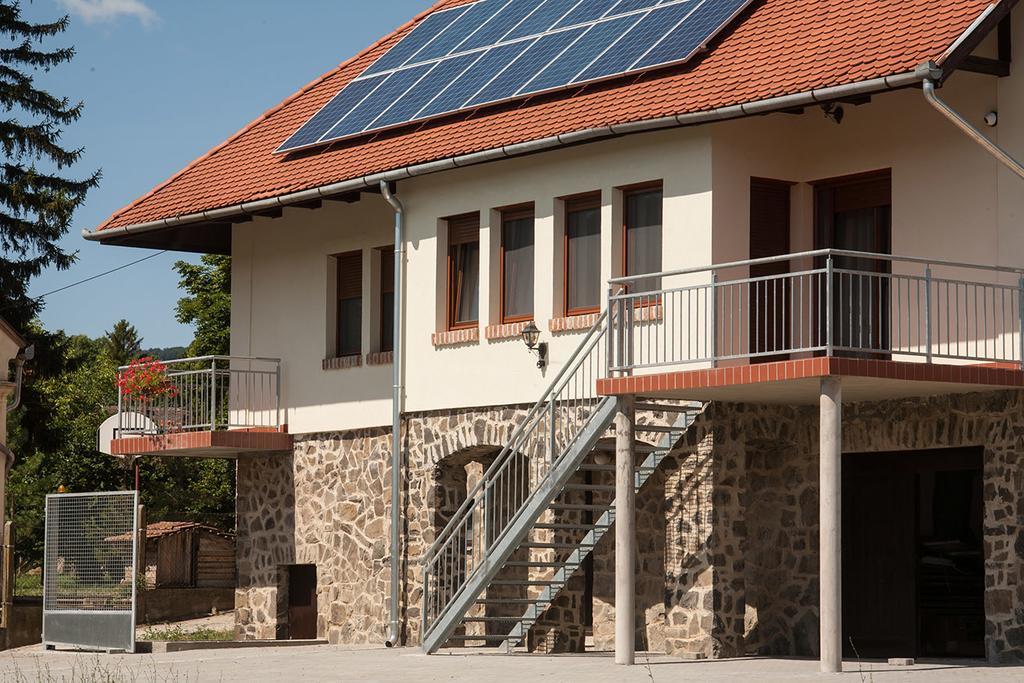 Hotel Wekler Családi Pincészet és Panzió Mecseknádasd Exterior foto